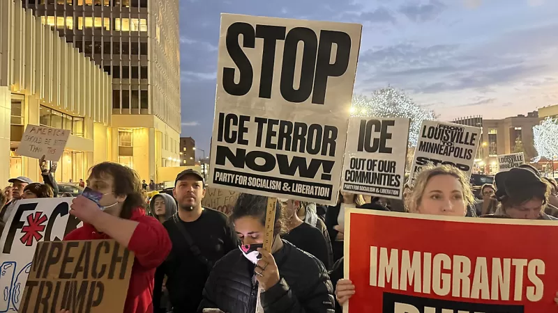 louisville_ice_protest_sign_ky_0108.jpg